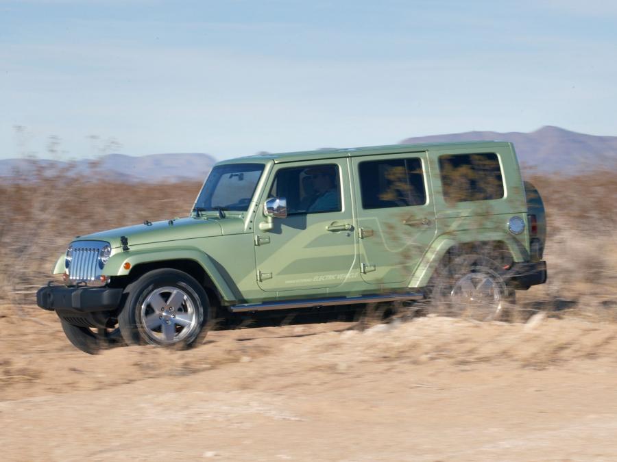  Jeep Wrangler Unlimited EV Concept 2009 года  (фото 9 из 13)